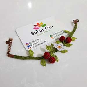 Bracelet cerise avec aiguille dentelle Design bijou élégant - Product Image 1