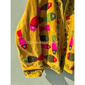 Veste matelassée en velours brodée de poissons Suzani, faite à la main, unisexe, pour l'automne, tenue de soirée, pour femmes - Product Image 3