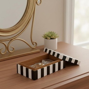 Boîtes à bijoux en incrustation d'os pour le rangement et l'exposition - Boîtes décoratives faites à la main avec des options de taille, de design, de motif et de finition personnalisées - Product Image 3