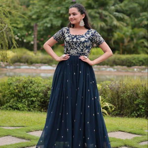 Vestido largo de trabajo Dupatta bordado paquistaní Anarkali Salwar Kameez elegante de mujer de diseñador para fiestas de boda de seda - Product Image 1