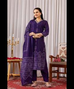 Hermoso Vintage Salwar Kurta para Mujeres en Diseño de Boutique Paquistaní con Estilo de Tenedor Blanco y Traje Formal de Lujo - Product Image 3