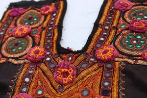 Zari Work Neck Empiècements de broderie Sindh Patch traditionnel Banjara Boho - Product Image 4