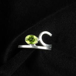 Anillo de Peridoto Hecho a Mano, Plata de Ley 925, Gema Ovalada, Joyería, Piedra de Nacimiento de Agosto, Regalo para Mujer - Product Image 5