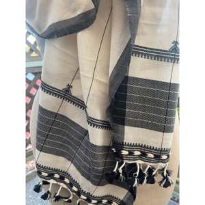 Écharpe en coton tissée à la main à rayures verticales motif parchemin - Product Image 1