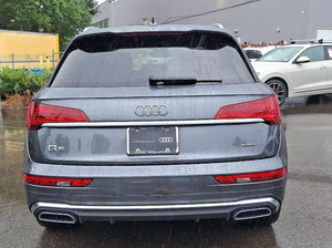 Clean 2022 Aud-i Q5 S Line Premium Plus d'occasion - Product Image 6