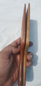 Peine de Cuerno de Búfalo con Dientes y Mango de Plástico - Artesanía Ecológica Hecha a Mano para el Cuidado del Cabello, Procedente de la India - Product Image 2