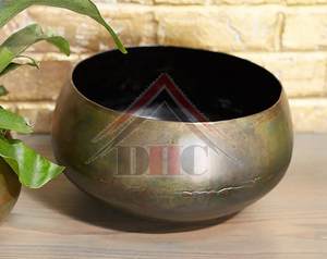 Maceta moderna de lujo de metal negro mate con diseño acanalado, redonda, decorativa, para plantas de interior y exterior, para decoración del hogar. - Product Image 6