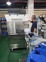 Ligne de production automatique de sushis onigiri, machine à étaler, former et emballer les boulettes de riz pour la transformation alimentaire