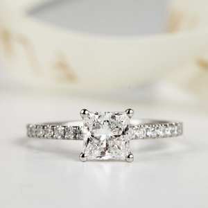 Anillo de compromiso de moissanita de corte princesa de 8mm | Anillo de oro y plata con banda pavimentada | Aniversario de Boda nupcial Joyería fina clásica OEM - Product Image 1