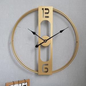 Décoration murale Horloge analogique en métal de forme ronde pour le salon et la décoration intérieure avec couleur et taille personnalisées - Product Image 1