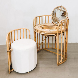 Table de maquillage naturelle avec miroir pliable Meilleures tables de toilette en rotin pour dressing de chambre à coucher d'usine professionnelle - Product Image 1