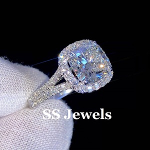 Anillo de compromiso de moissanita con corte de cojín para mujer, vástago dividido de plata 925 con diseño de Halo de claridad VVS - Product Image 4