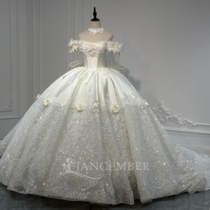 ชุดแต่งงาน XS268 ดีไซน์คอเสื้อแบบ Boat Neck ประดับพู่ห้อยและดอกไม้ 3 มิติ ผ้าซาตินและผ้าทูลล์ - Product Image 3