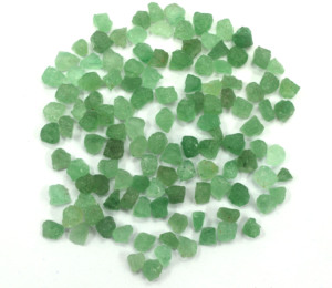 50 pièces 4-6 MM vert fraise Quartz pierres précieuses naturelles en vrac non traitées 4-6 MM vert Quartz fraise - Product Image 1
