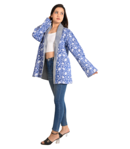 Chaqueta de algodón acolchada bohemia de Invierno para mujer Diseño vintage reversible Cierre de botón floral Bolsillos estampados Longitud corta - Product Image 1