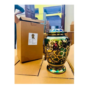 Urna Funeraria de Latón Elegante para Adultos, para Cenizas Humanas, Completamente Grabada, Acabado de Alta Calidad, a Prueba de Fugas, Capacidad de 220 Pulgadas Cúbicas, Diseño Moderno - Product Image 1