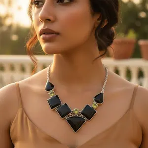 Collar de Plata 925 con Ónix y Peridoto, Joyería con Cadena en Forma de Cruz para Mujer, Estilo Moderno para Boda o Regalo - Product Image 2