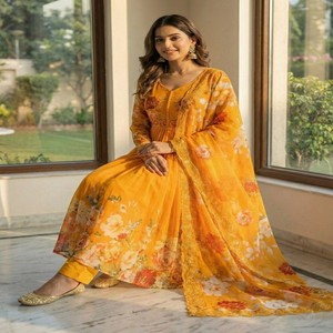 Conjunto de Pantalón y Dupatta de Diseño VASTRA COTTAGE para Mujer, en Falsa Georgette, con Cuello Hecho a Mano, Vestido Largo con Dupatta Estampada - Product Image 3