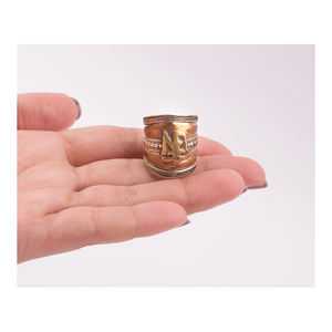 Bague en cuivre tibétain Ohm Crafted pour homme, style classique, ajustable, élégance rustique, logo personnalisé en argent sur bijoux en cuivre - Product Image 2