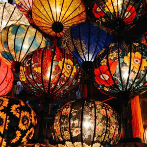 โคมไฟผ้าไหมสไตล์เวียดนามโคมไฟตกแต่งงานฝีมือระดับพรีเมียมเหมาะสำหรับร้านค้าของที่ระลึกและผู้ซื้อต่างประเทศ - Product Image 1