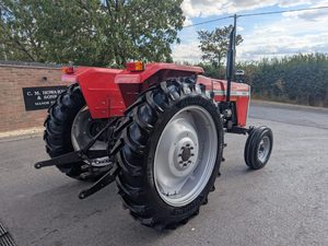 รถแทรกเตอร์ Massey Ferguson 290 ขับเคลื่อน 2 ล้อ สีแดง 100 แรงม้า รุ่นมาตรฐาน เครื่องยนต์ เกียร์  ใช้ในฟาร์มแล้ว - Product Image 1