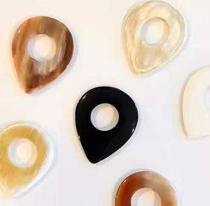 ปิ๊กกีต้าร์เขาควายที่ทำด้วยมือเป็นมิตรต่อสิ่งแวดล้อมทนทานปรับแต่งได้อย่างราบรื่นสำหรับกีตาร์อะคูสติก/ ไฟฟ้า/เบส-มืออาชีพ - Product Image 4