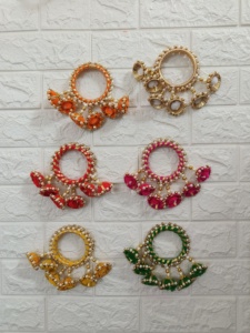 Bangle India tradisional benang sutra Bangle dengan rumbai aksesoris etnik Haldi Mehndi mendukung pernikahan hadiah kembali pesta India