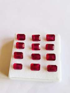 Natural hermoso vibrante rojo rubí calentado y tratado corte esmeralda 13 piezas AAA calidad AAA brillo IGI certificado para la fabricación de joyas - Product Image 4