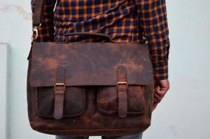 Grand sac de sport en cuir de buffle unisexe fait à la main design vintage personnalisé à la mode pour le sport de bureau couleurs bonbon - Product Image 3