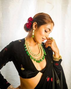 Jyothika Saree à la mode indienne du nord du sud bicolore avec chemisier en tissu Zardosi doux et sexy pour les mariages - Product Image 4