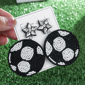 The New Game Day Sports Style Colección de tachuelas Tejidas a mano Fútbol Rugby Pendientes con cuentas - Product Image 6
