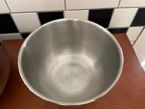 Tazón de acero inoxidable resistente para uso en cocina o para servir ensaladas, disponible en todo el mundo - Product Image 4