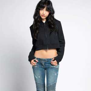 Sudadera con capucha con cremallera completa recortada para mujer Sudaderas con capucha de manga larga elegantes y cómodas de alta calidad para ropa informal y entrenamientos de fitness - Product Image 4