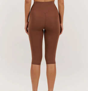 Wholesale Activewear Scrunch Butt Capri <b>Leggings</b> <b>For</b> <b>Women</b> Sweat Wicking Fabric Tummy Control OEM Available Bulk Orders - Product Image 3