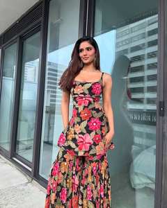 Costume Sharara à broderies lourdes très vendu pour les filles, tenue de fête de mariage, style Bollywood, séchage rapide - Product Image 1