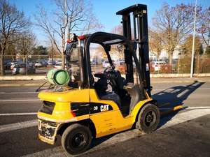 Montacargas CAT de 3 Toneladas con Motor Diésel, Año 2010 - Product Image 2