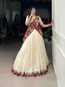 Diseñador Vichitra Silk Lehenga Choli Impresión digital para el verano Fiestas de bodas festivas Diseñador Dupatta para novias Pedidos a granel - Product Image 2