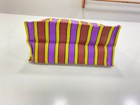Sacs de plage et trousses de toilette rayées tendance en nylon recyclé tissé à la main, écologiques, avec fermeture éclair de haute qualité et logo personnalisé