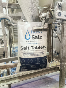 เกลือโซเดียมคลอไรด์ (NaCl) ชนิดเม็ด สีขาว เกรดอุตสาหกรรม ยี่ห้อโนวา ซัลซ์ ขนาด 18 กก. |   สารเคมีปรับสภาพน้ำ |   บริสุทธิ์ 99.9% |   ISO - Product Image 5