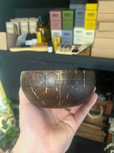 Cuenco de cáscara de coco pulido Utensilios de cocina ecológicos para el hogar o acampar Fácil de hacer - Product Image 2