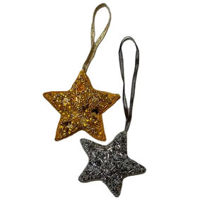 Llavero y accesorios para bolso con diseño de estrella hermosa, bordado con cuentas de colores dorado y plateado, de la India. - Product Image 1