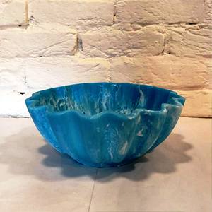 Tazón Poco Profundo de Resina Translúcida en Tonos Ámbar, Blanco y Marrón con Remolinos, Hecho a Mano, Ecológico, Apto para Lavavajillas, Vajilla Moderna para la Cocina - Product Image 4