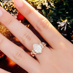 Anillo de Compromiso de Oro Sólido de 10K con Diamante de Laboratorio Talla Marquesa y Piedras Laterales en Forma de Flor, Diseño de Diseñador para Mujer, Venta al Por Mayor - Product Image 5