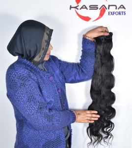 Venta al por mayor 100% Extensiones de cabello humano de color natural vietnamita tejido para mujeres negras Estilos ondulados y rizados Tipo de cabello indio - Product Image 2