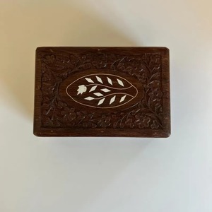 Caja de madera decorativa con exquisito acabado hecho a mano, perfecta para almacenamiento de regalos y decoración de mesa - Product Image 3