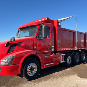 Camion à benne basculante Volvo VNL300 8x4 8 x 4 d'occasion 2016 - Product Image 1