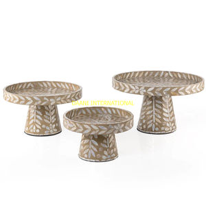 Ensemble de 3 plateaux de présentation de desserts à piédestal rond avec motif floral pour la restauration de fête de mariage - Product Image 5