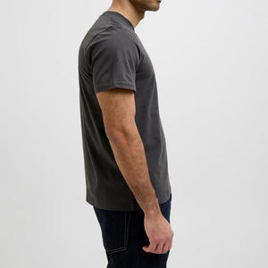 T-shirt personnalisé en gros OEM, 100% coton épais et doux, t-shirt uni à col rond pour homme, coupe régulière, t-shirt décontracté, t-shirt musculaire respirant - Product Image 3