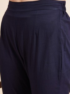 Conjuntos de Kurti de Rayón con Cuello en V y Manga 3/4 Bordados de Excelente Calidad para Mujer, Listos para Usar, Ideales para Bodas y Festivales, Proveedor Indio - Product Image 4