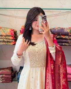 Collection de créateurs lourds Style indien banane soie doré Zari travail Anarkali pantalon haut évasé complet avec ensemble de travail fantaisie Dupatta - Product Image 2